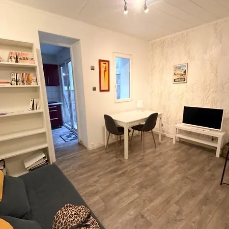 Small Peaceful Haven With Patio In The Heart Of Sète