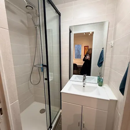 Small Peaceful Haven With Patio In The Heart Of Appartement